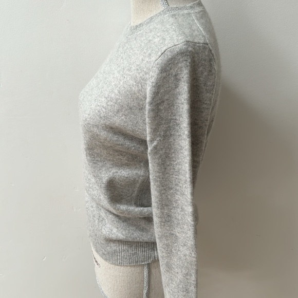 TAHARI light gray cashmere line sleeve sweater, NWOT - Picture 3 of 5